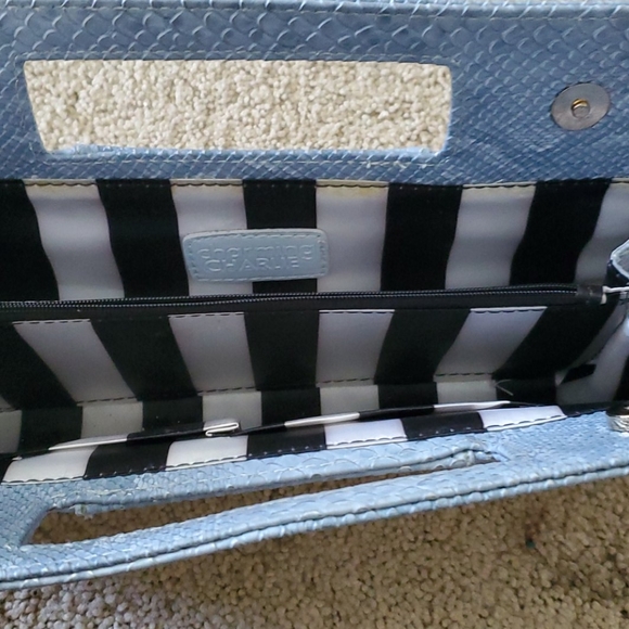 Purse - Picture 2 of 3